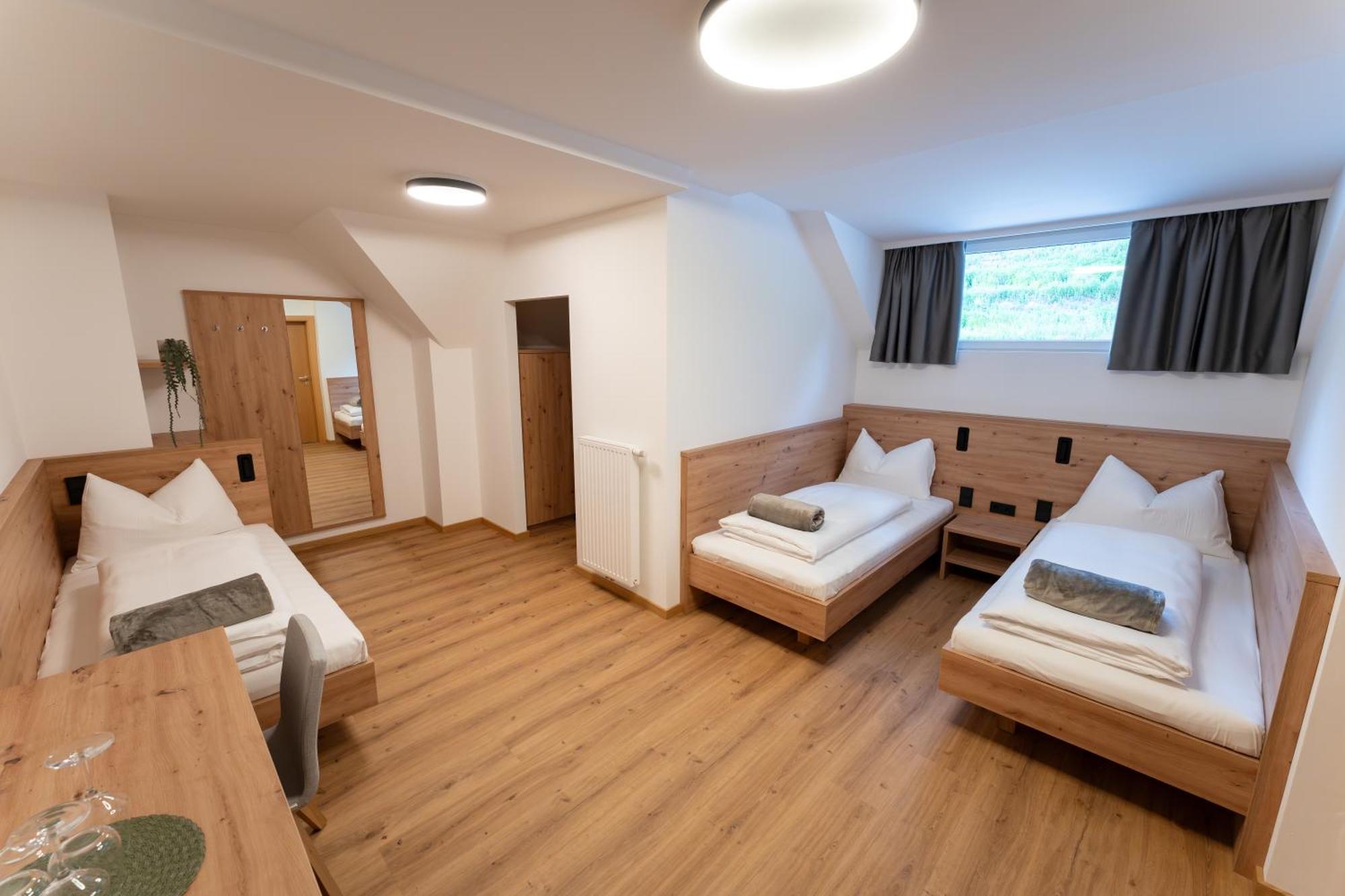 Self Service Hotel Schnalser Hof Naturns Exterior foto