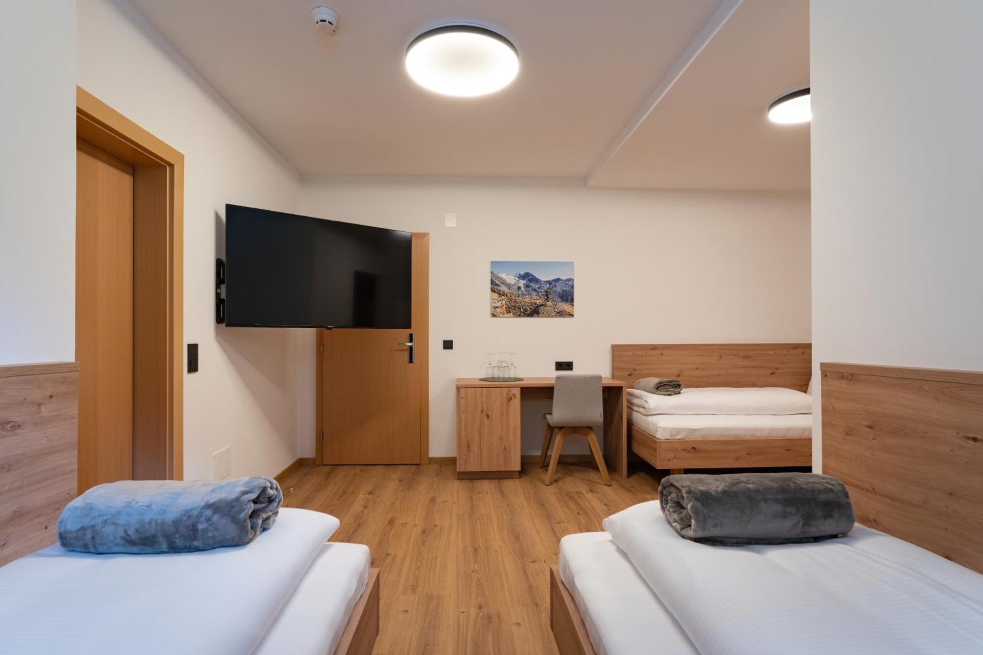 Self Service Hotel Schnalser Hof Naturns Exterior foto