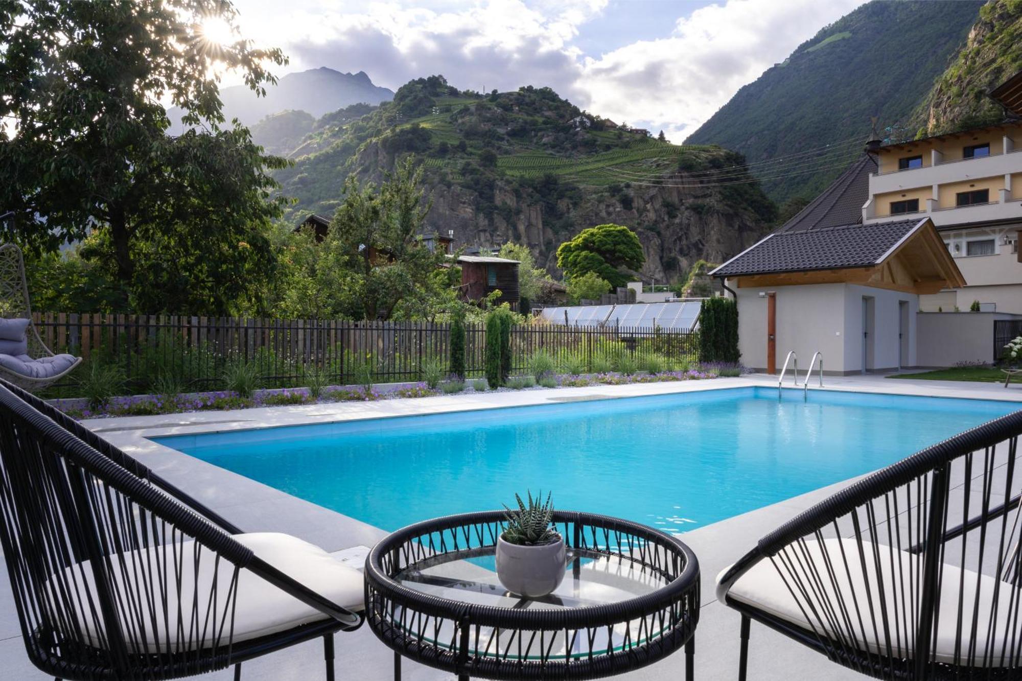 Self Service Hotel Schnalser Hof Naturns Exterior foto