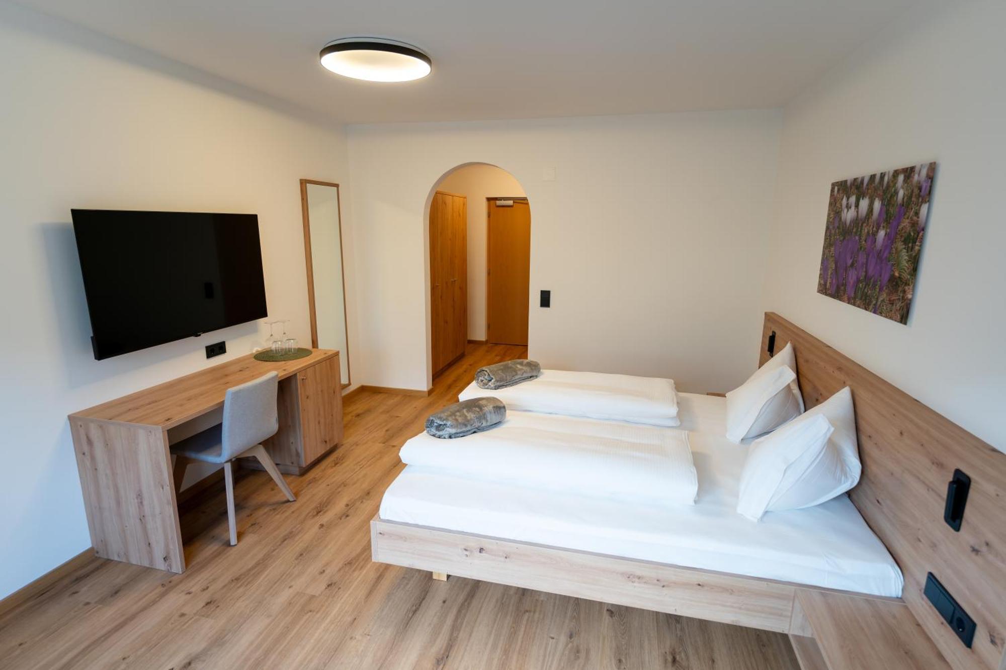 Self Service Hotel Schnalser Hof Naturns Exterior foto