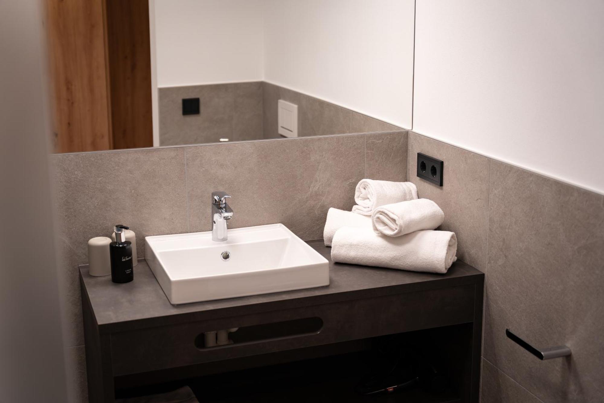 Self Service Hotel Schnalser Hof Naturns Exterior foto
