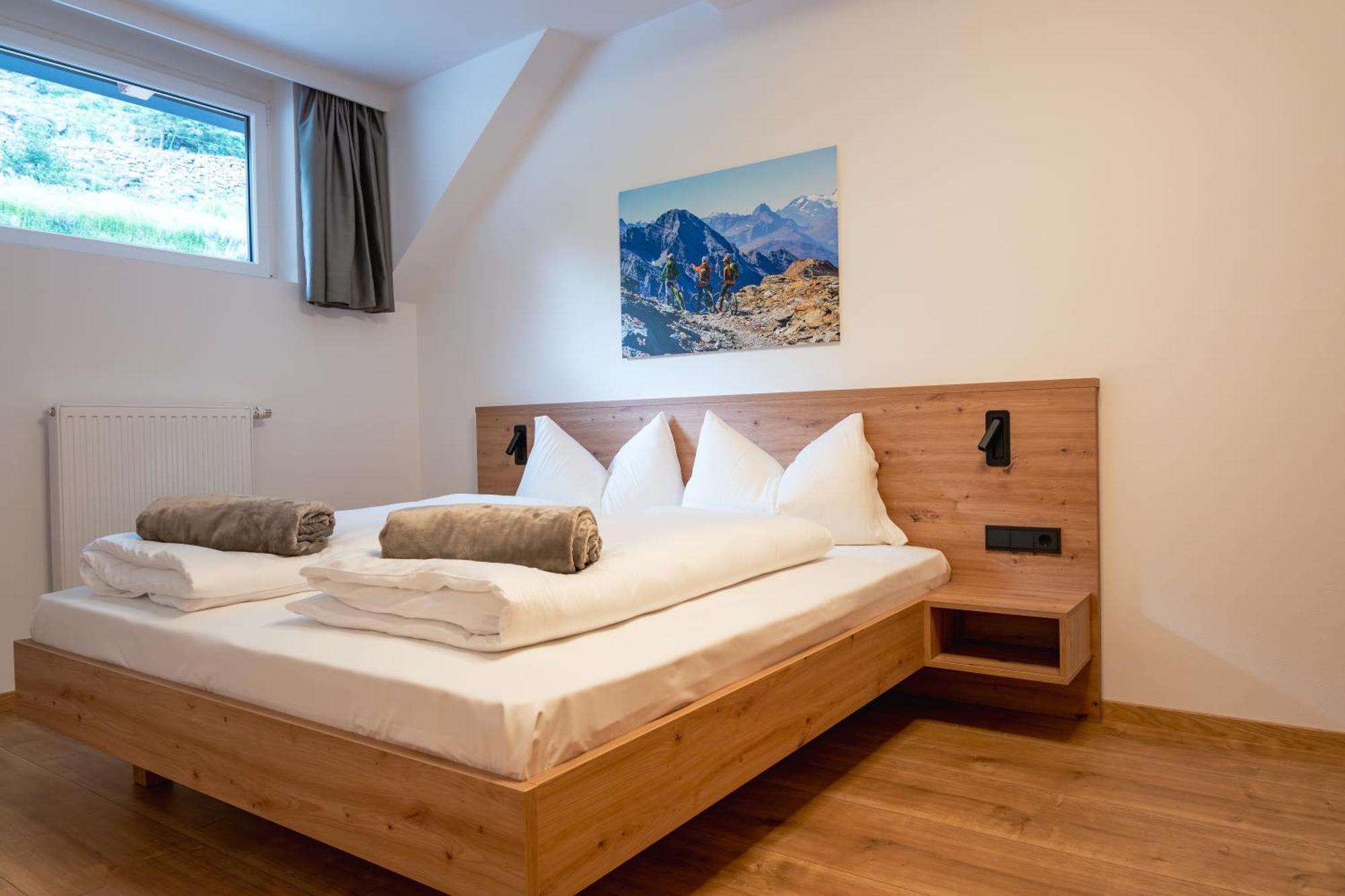 Self Service Hotel Schnalser Hof Naturns Zimmer foto