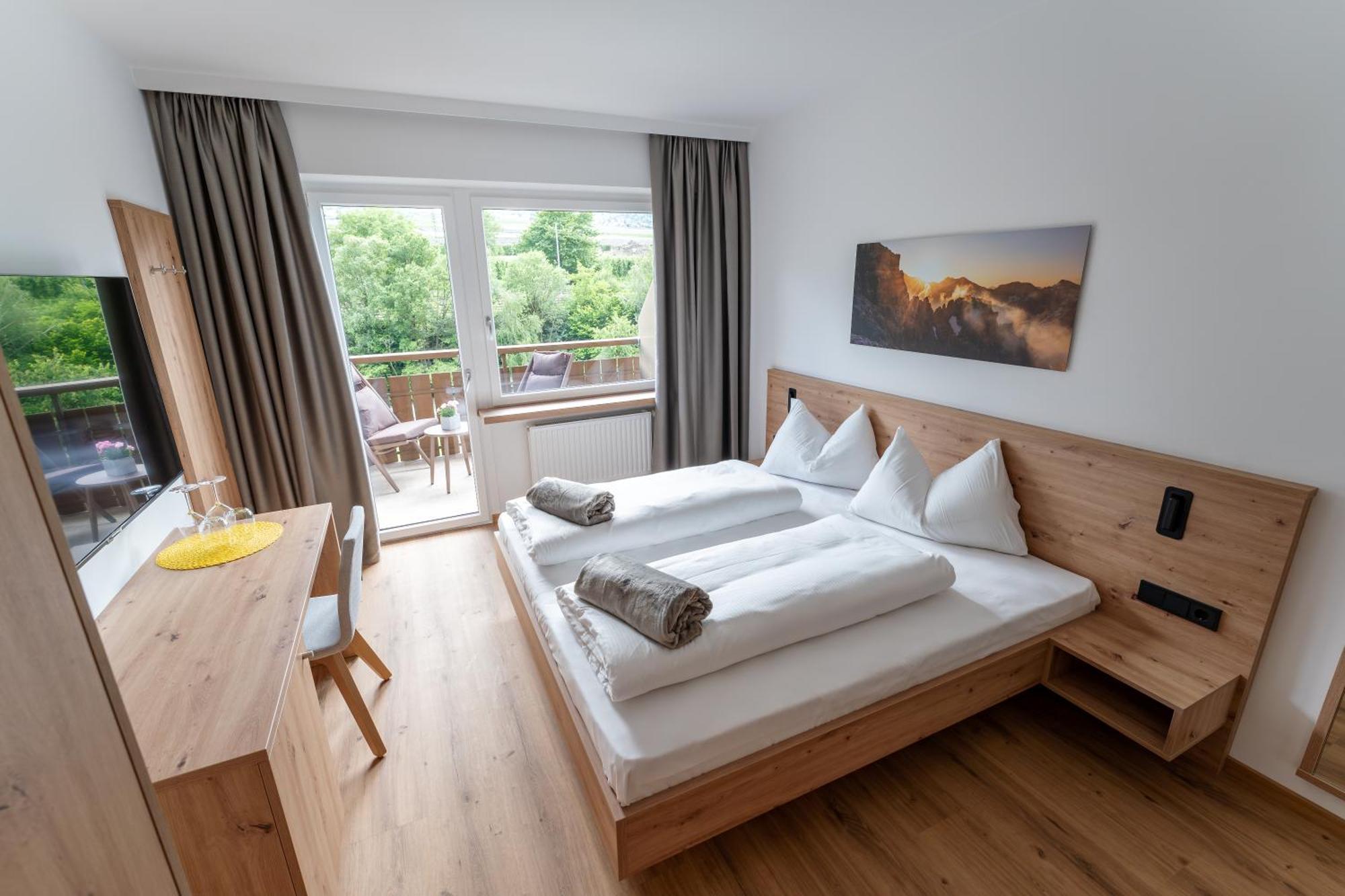 Self Service Hotel Schnalser Hof Naturns Zimmer foto